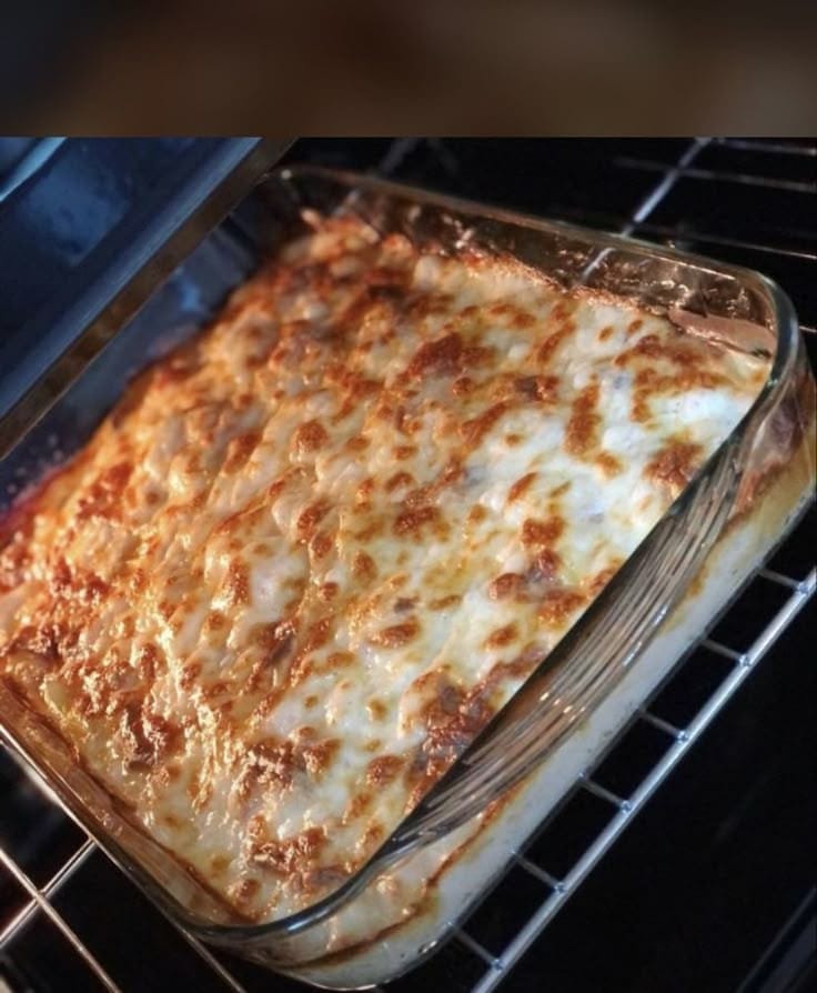 Macaroni with bechamel and minced meat