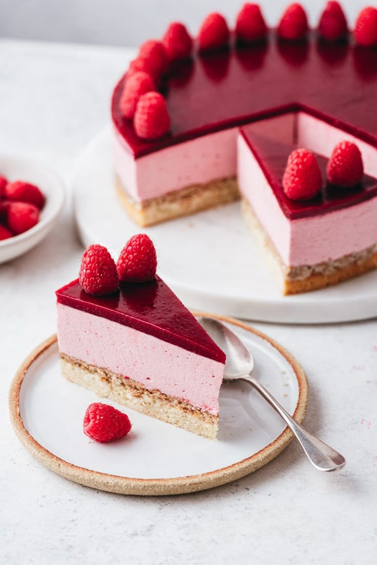 Biscuit and berry gateau